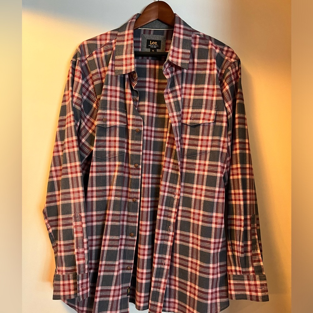 Lee shirt